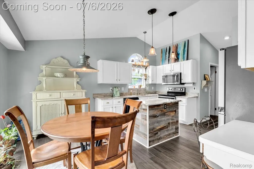 4436 Maplewood Meadows Avenue Burton City MI 48439