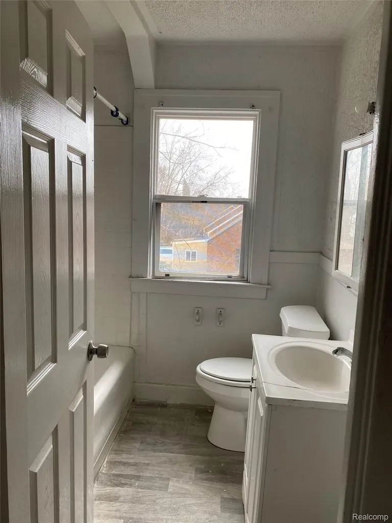 8248 Roselawn Street Detroit City MI 48204