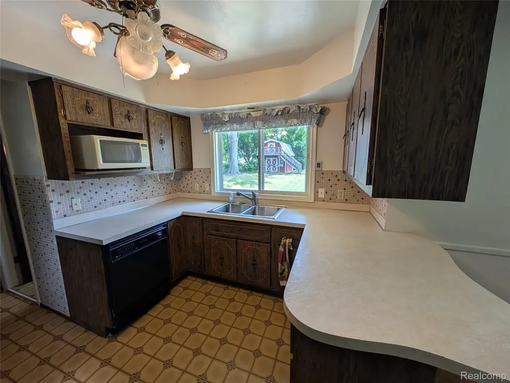 1444 Knollridge Lane Flint Charter Township MI 48507