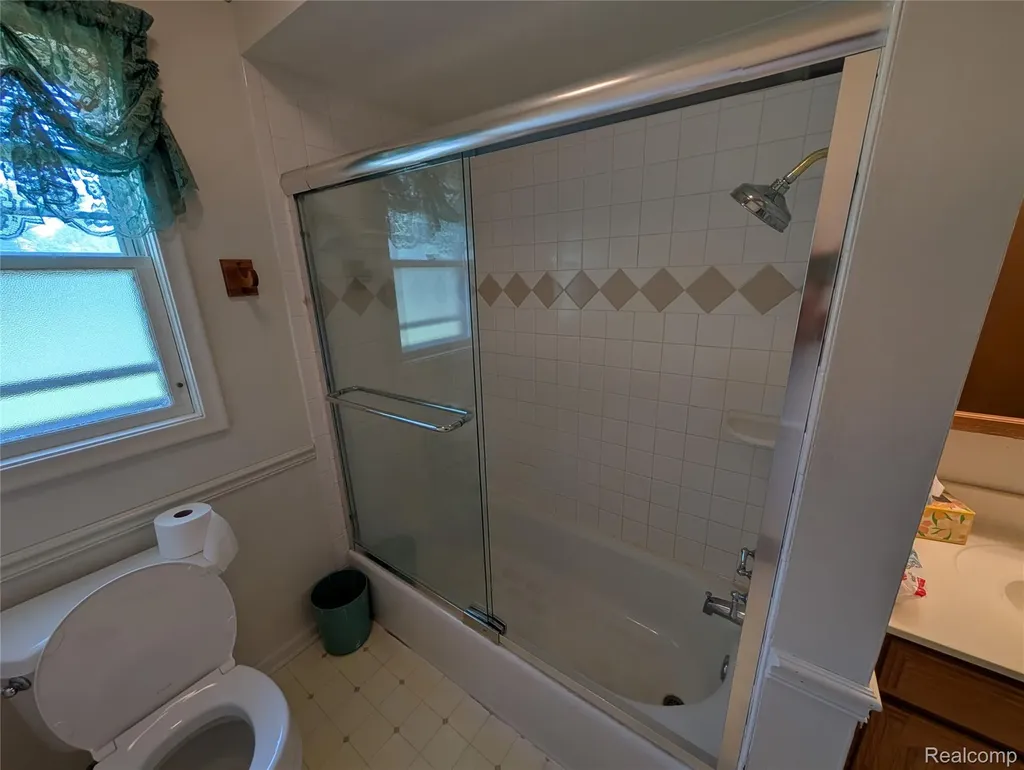 1444 Knollridge Lane Flint Charter Township MI 48507