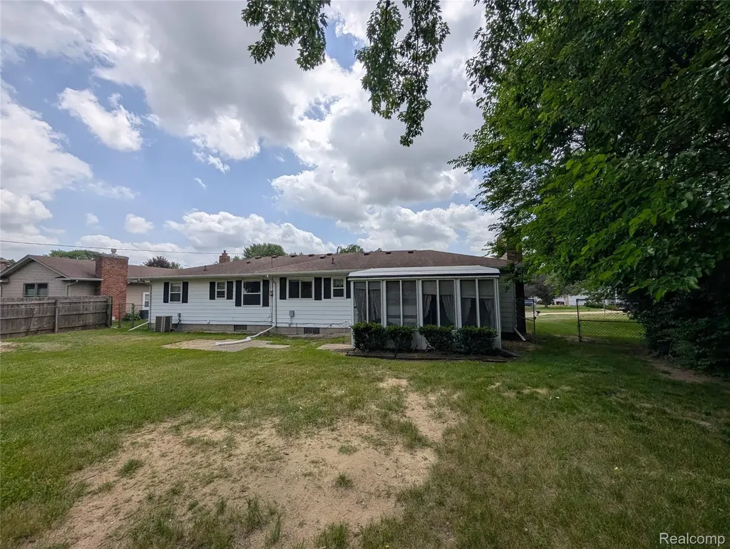 1444 Knollridge Lane Flint Charter Township MI 48507