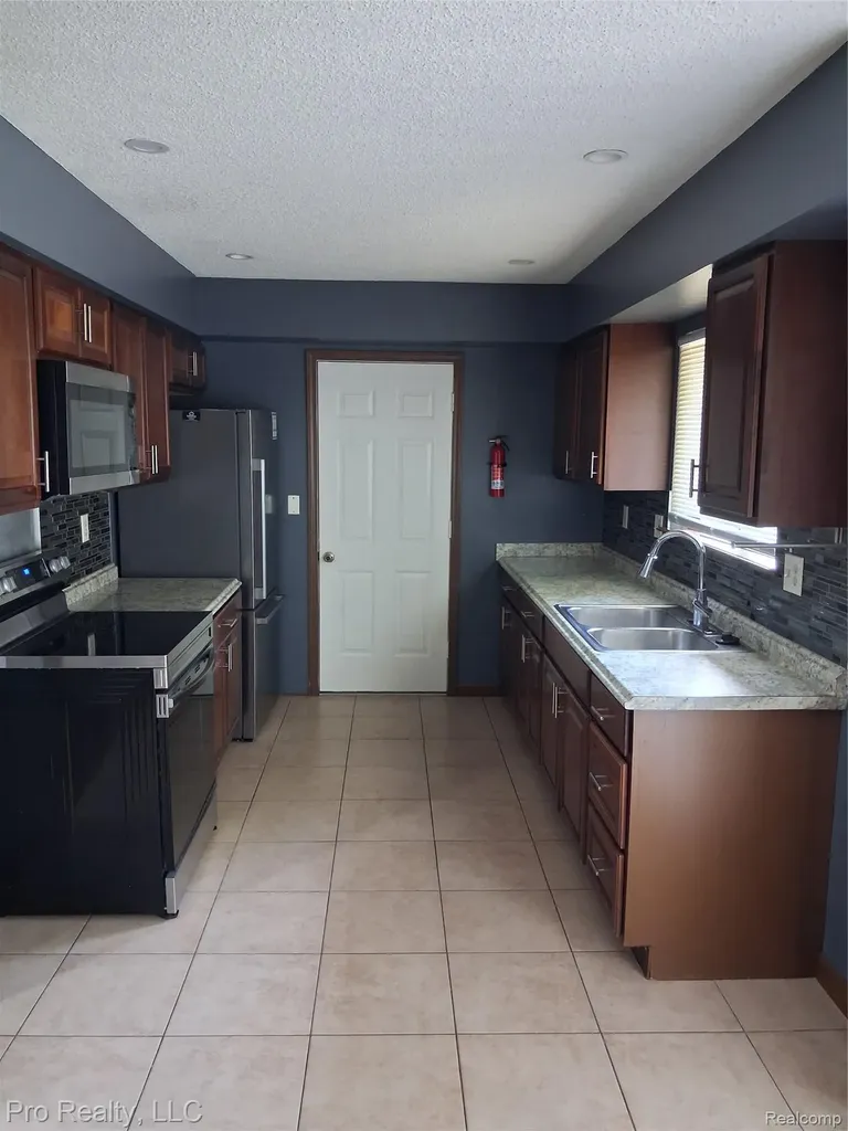 2219 Lakeview Avenue Ypsilanti Charter Township MI 48198