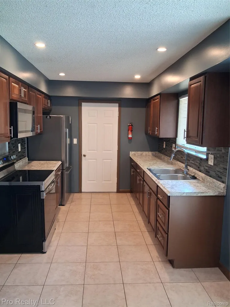 2219 Lakeview Avenue Ypsilanti Charter Township MI 48198