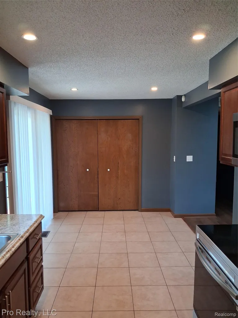2219 Lakeview Avenue Ypsilanti Charter Township MI 48198