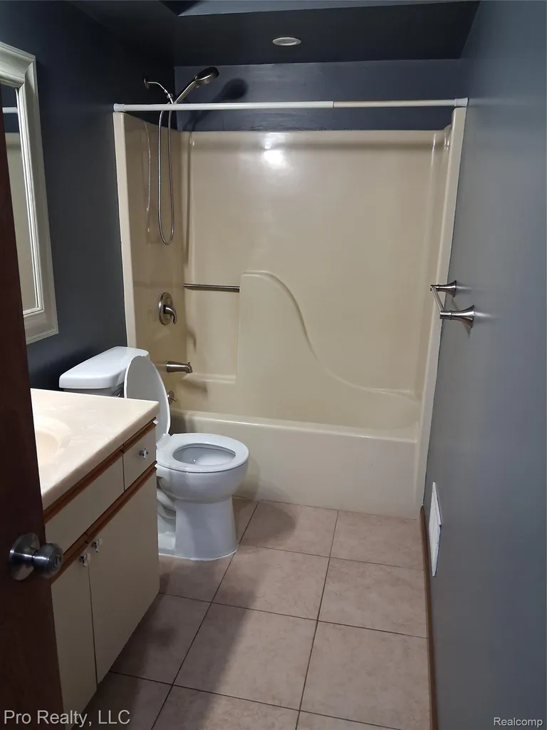 2219 Lakeview Avenue Ypsilanti Charter Township MI 48198