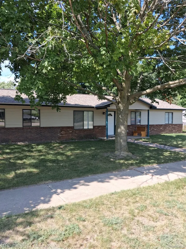 2219 Lakeview Avenue Ypsilanti Charter Township MI 48198
