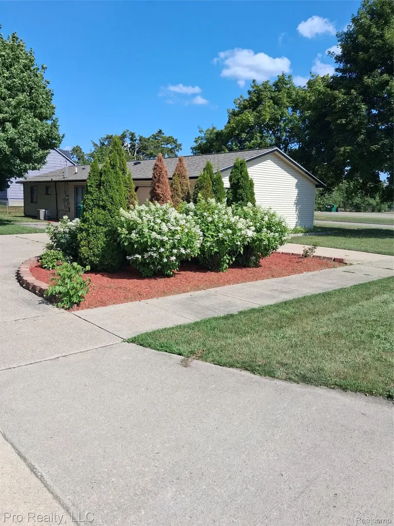 2219 Lakeview Avenue Ypsilanti Charter Township MI 48198