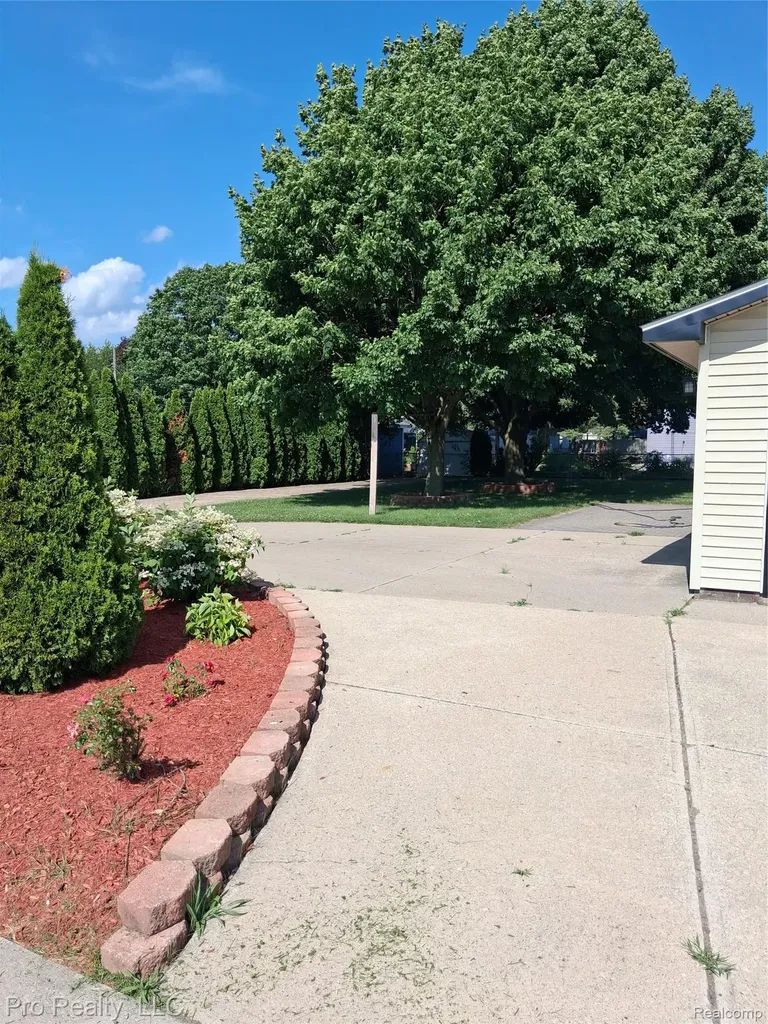 2219 Lakeview Avenue Ypsilanti Charter Township MI 48198