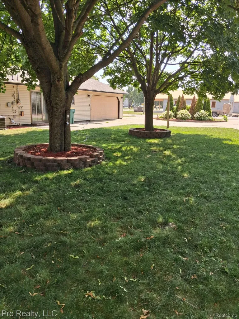2219 Lakeview Avenue Ypsilanti Charter Township MI 48198