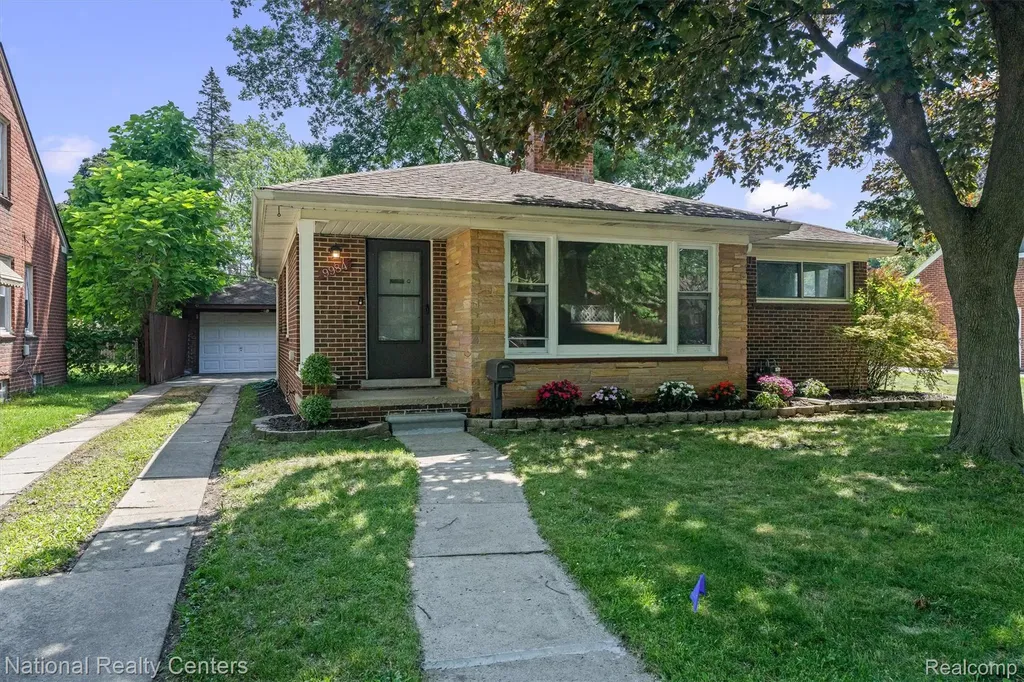 9984 Hemingway E Redford Charter Township MI 48239