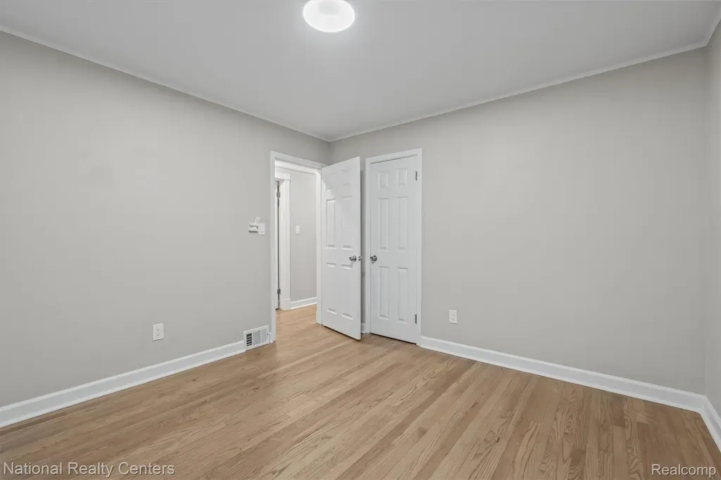 9984 Hemingway E Redford Charter Township MI 48239