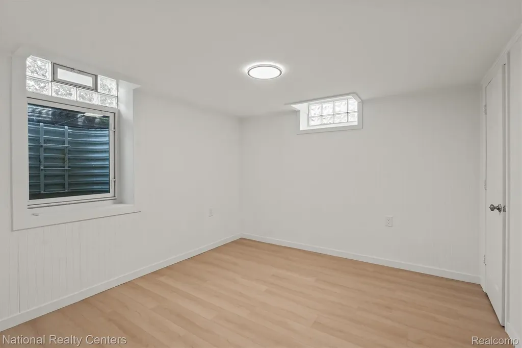 9984 Hemingway E Redford Charter Township MI 48239