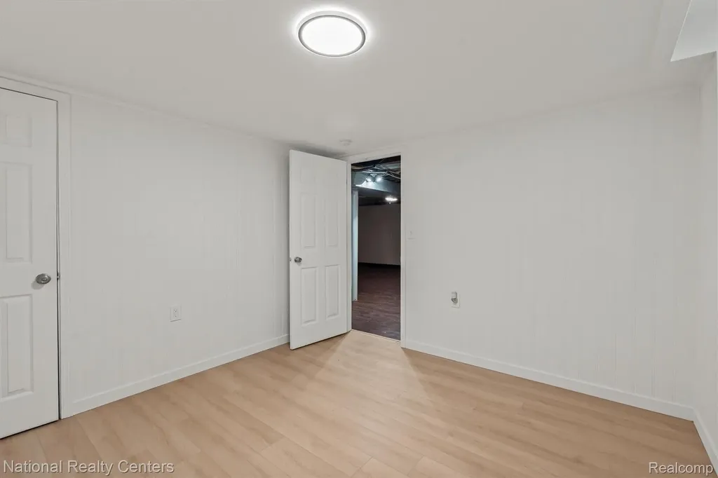 9984 Hemingway E Redford Charter Township MI 48239