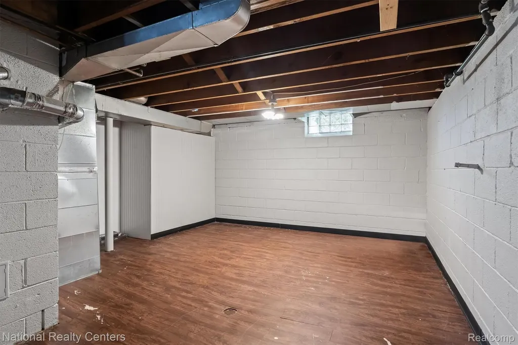 9984 Hemingway E Redford Charter Township MI 48239