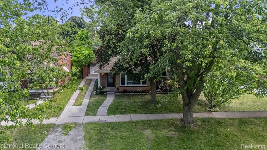 9984 Hemingway E Redford Charter Township MI 48239