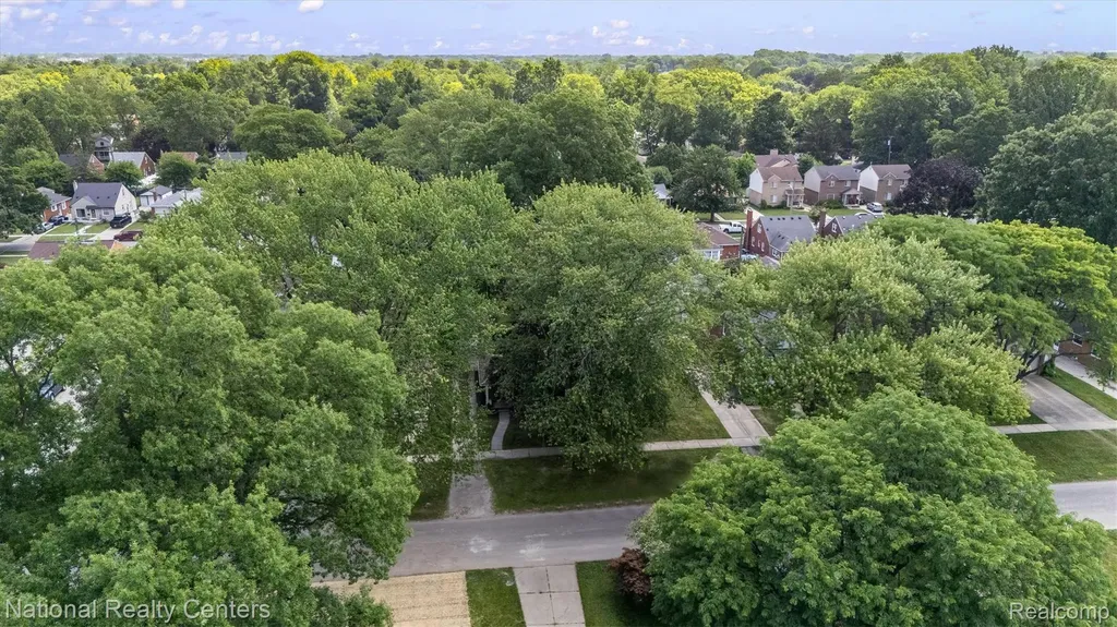 9984 Hemingway E Redford Charter Township MI 48239