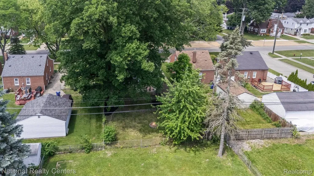 9984 Hemingway E Redford Charter Township MI 48239
