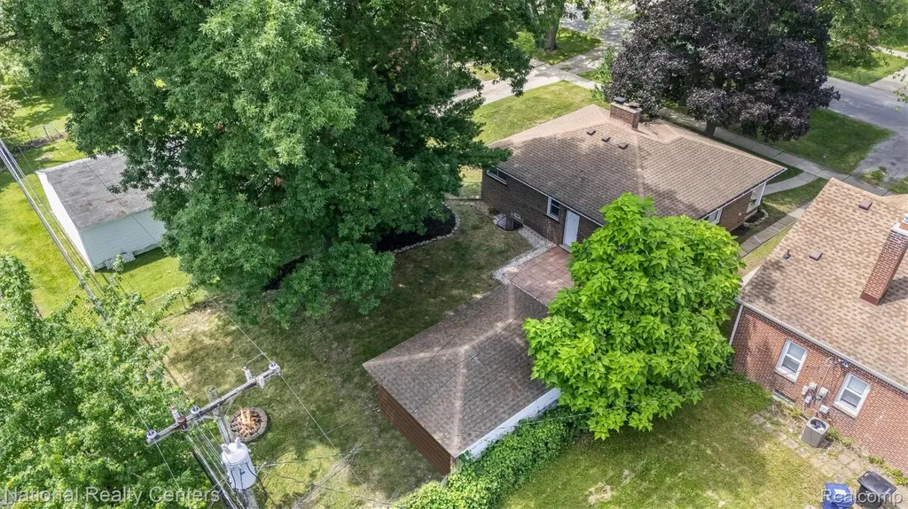 9984 Hemingway E Redford Charter Township MI 48239