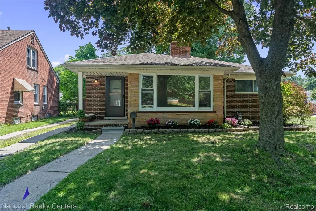 9984 Hemingway E Redford Charter Township MI 48239