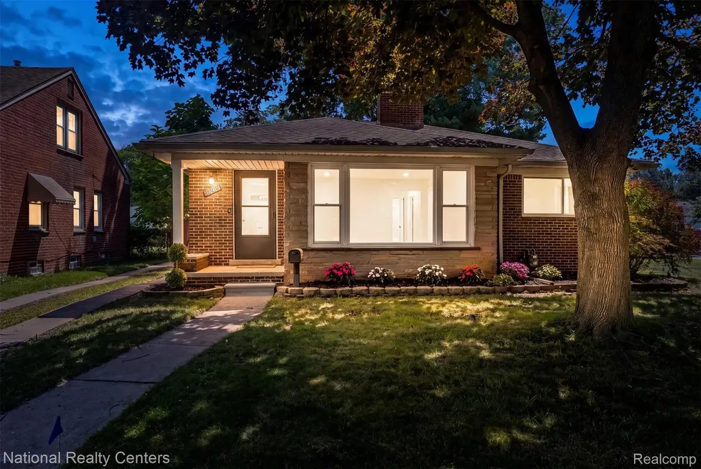 9984 Hemingway E Redford Charter Township MI 48239