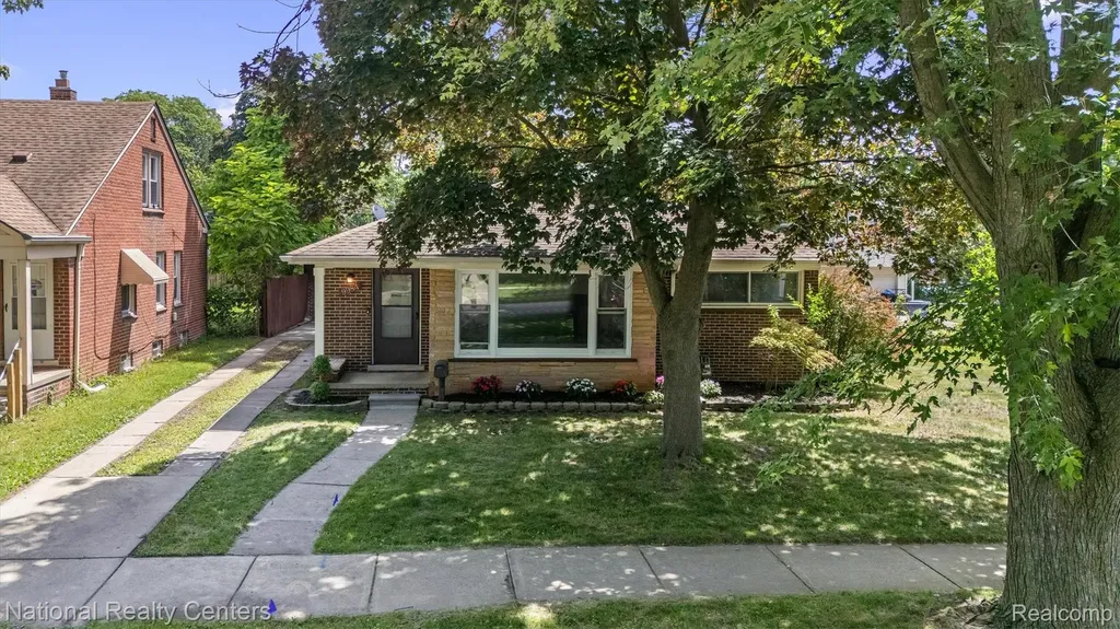 9984 Hemingway E Redford Charter Township MI 48239
