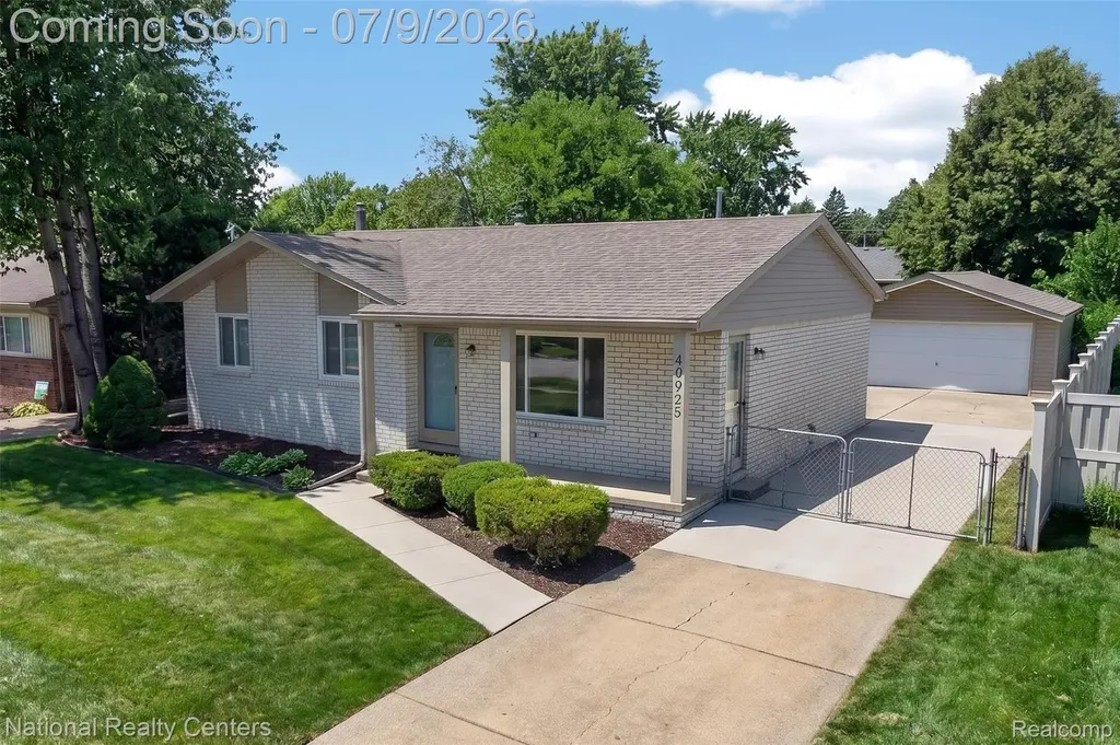40925 Mcnamara Drive Clinton Charter Township MI 48038