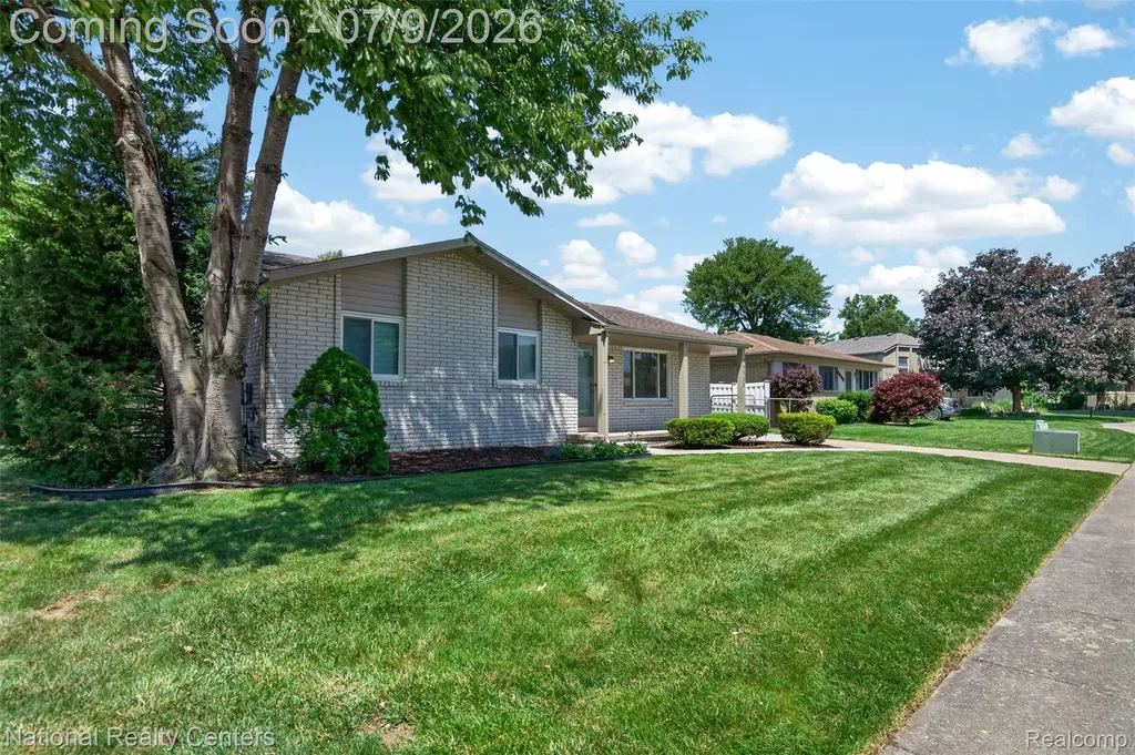 40925 Mcnamara Drive Clinton Charter Township MI 48038