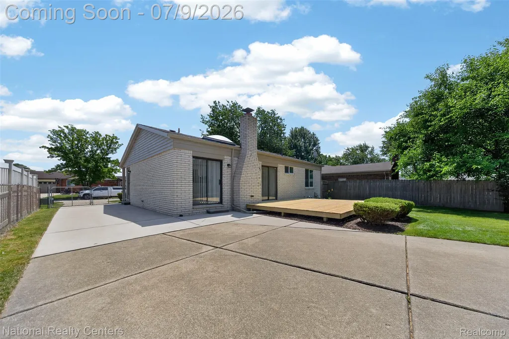 40925 Mcnamara Drive Clinton Charter Township MI 48038
