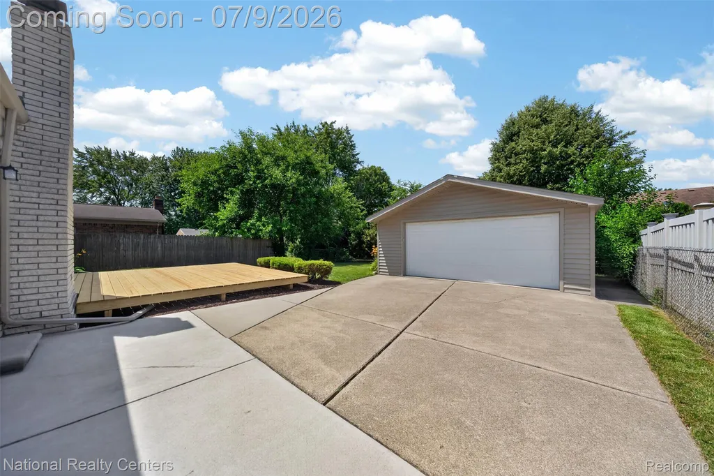 40925 Mcnamara Drive Clinton Charter Township MI 48038