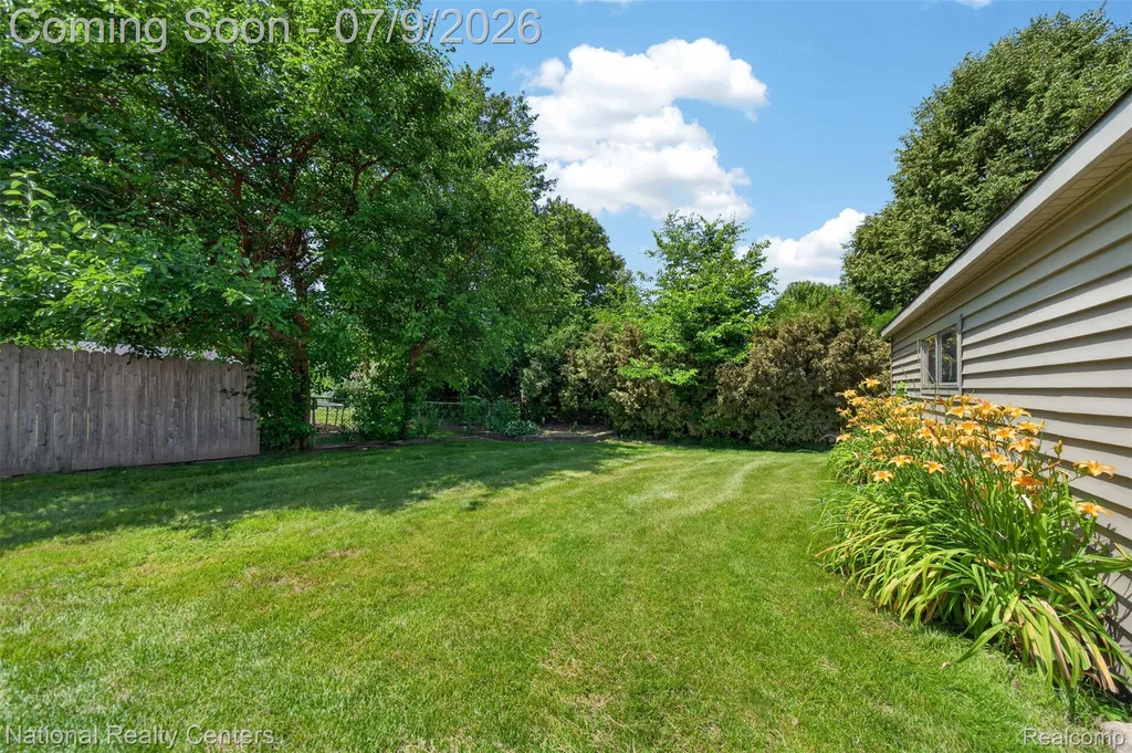40925 Mcnamara Drive Clinton Charter Township MI 48038