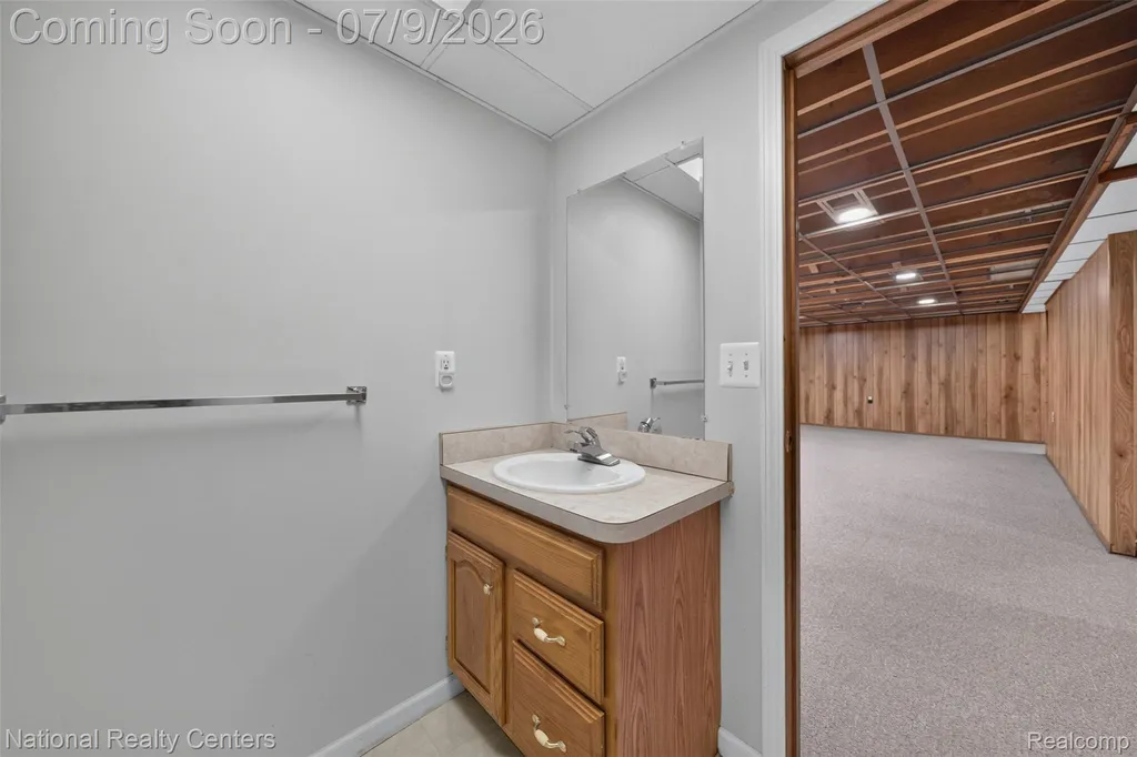 40925 Mcnamara Drive Clinton Charter Township MI 48038