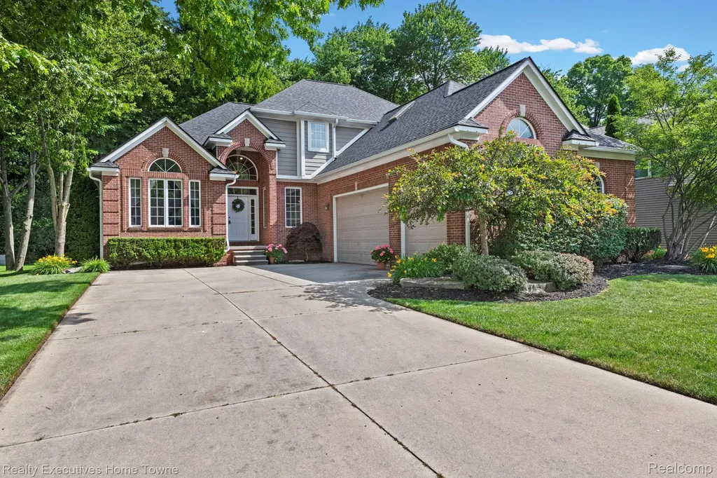 3830 Arlington Avenue Fort Gratiot Charter Township MI 48059