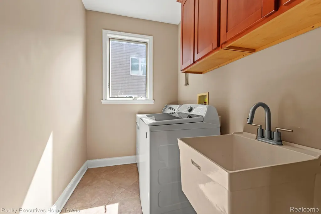 3830 Arlington Avenue Fort Gratiot Charter Township MI 48059