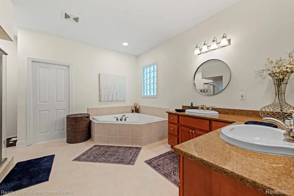 3830 Arlington Avenue Fort Gratiot Charter Township MI 48059