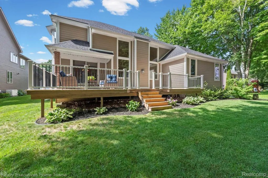 3830 Arlington Avenue Fort Gratiot Charter Township MI 48059