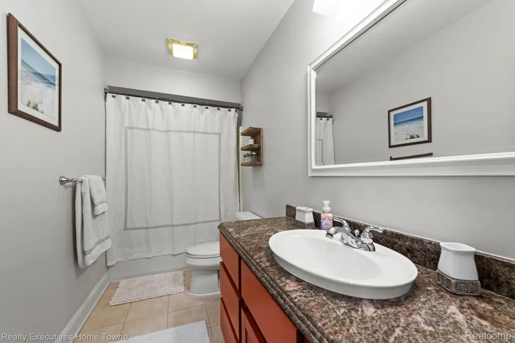 3830 Arlington Avenue Fort Gratiot Charter Township MI 48059