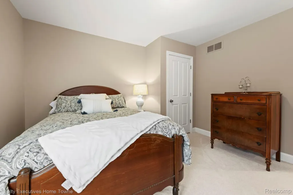 3830 Arlington Avenue Fort Gratiot Charter Township MI 48059