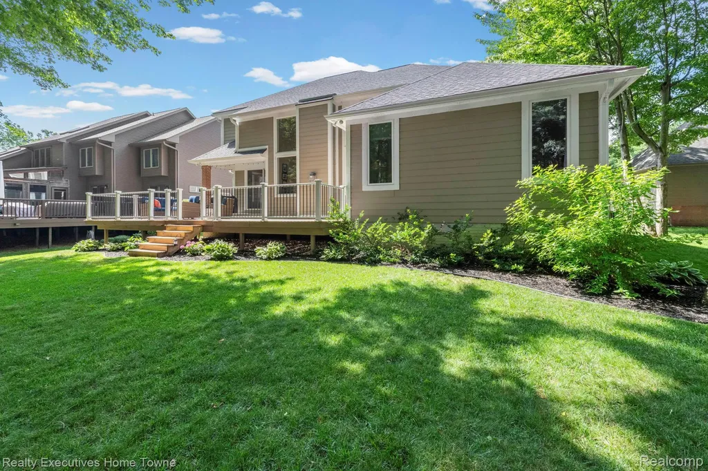 3830 Arlington Avenue Fort Gratiot Charter Township MI 48059