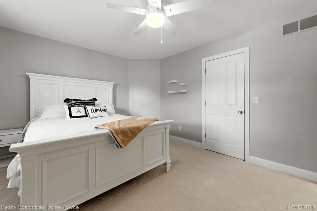 3830 Arlington Avenue Fort Gratiot Charter Township MI 48059