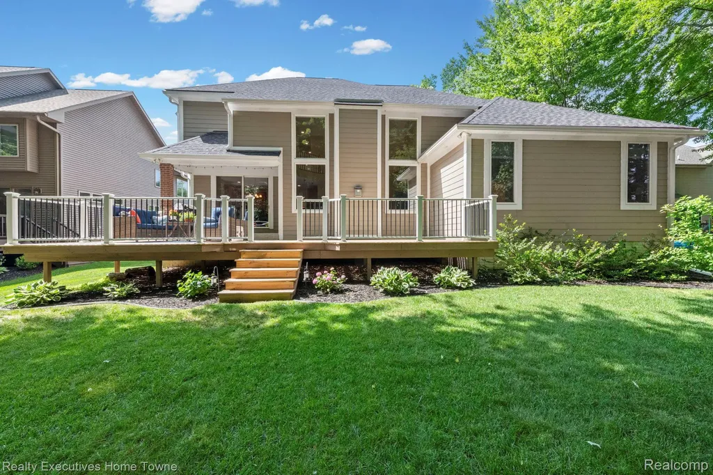 3830 Arlington Avenue Fort Gratiot Charter Township MI 48059