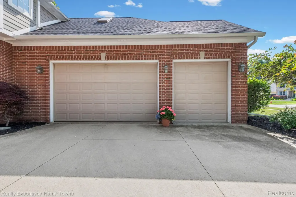 3830 Arlington Avenue Fort Gratiot Charter Township MI 48059