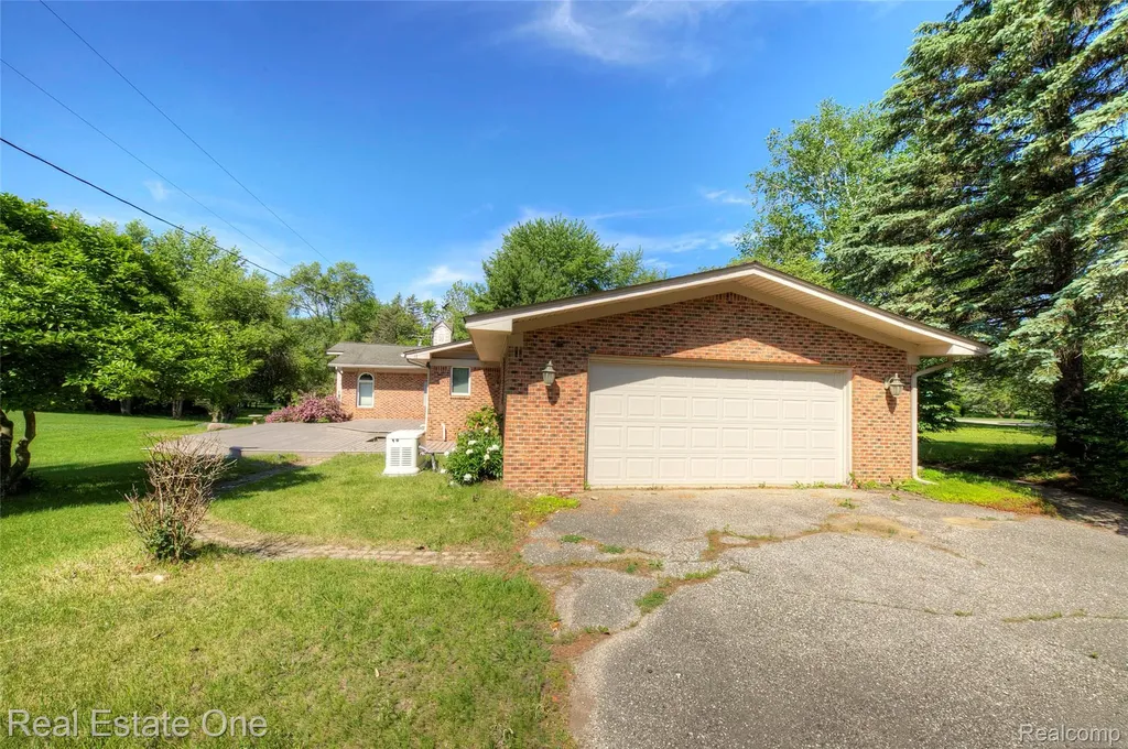 3125 W Commerce Road Milford Charter Township MI 48380
