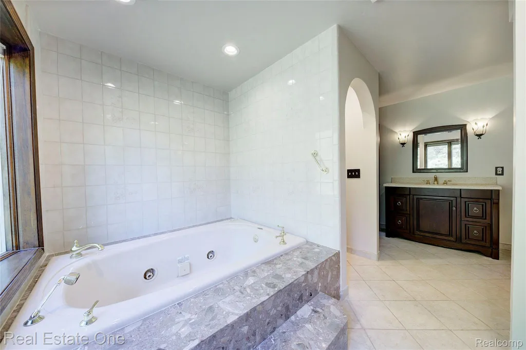 3125 W Commerce Road Milford Charter Township MI 48380