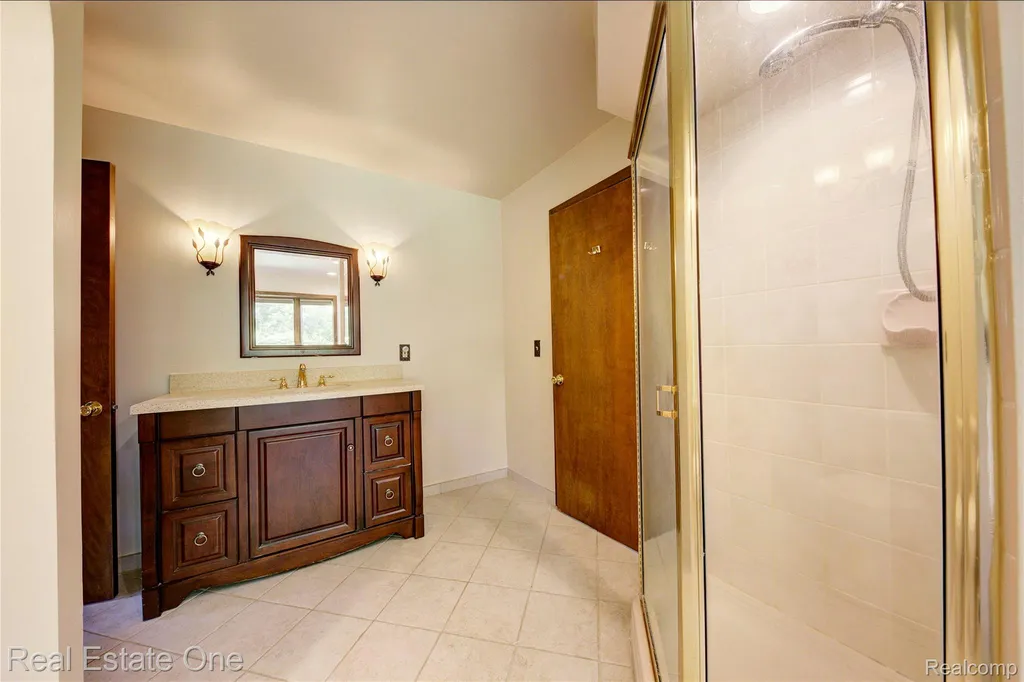 3125 W Commerce Road Milford Charter Township MI 48380