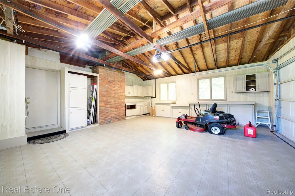 3125 W Commerce Road Milford Charter Township MI 48380