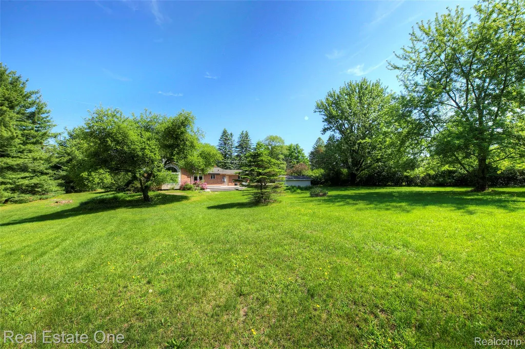 3125 W Commerce Road Milford Charter Township MI 48380