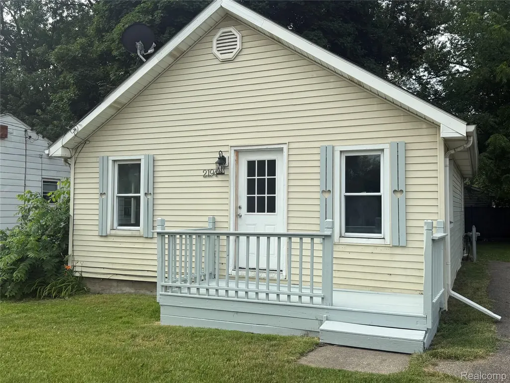 2194 E Bristol Road Burton City MI 48529