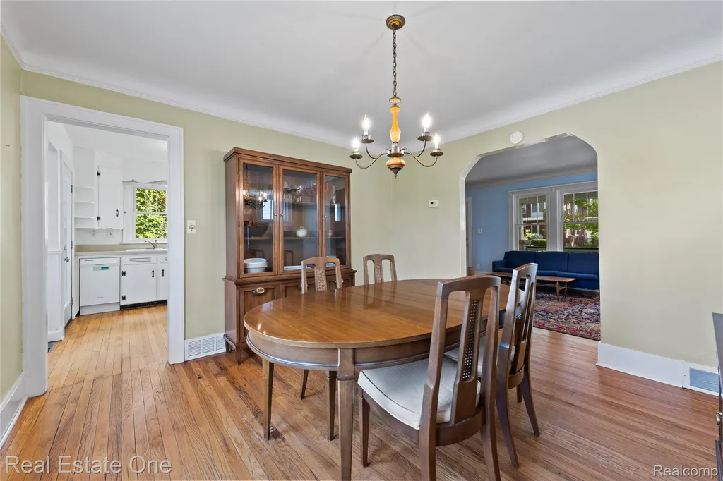 21546 Gregory Street Dearborn City MI 48124