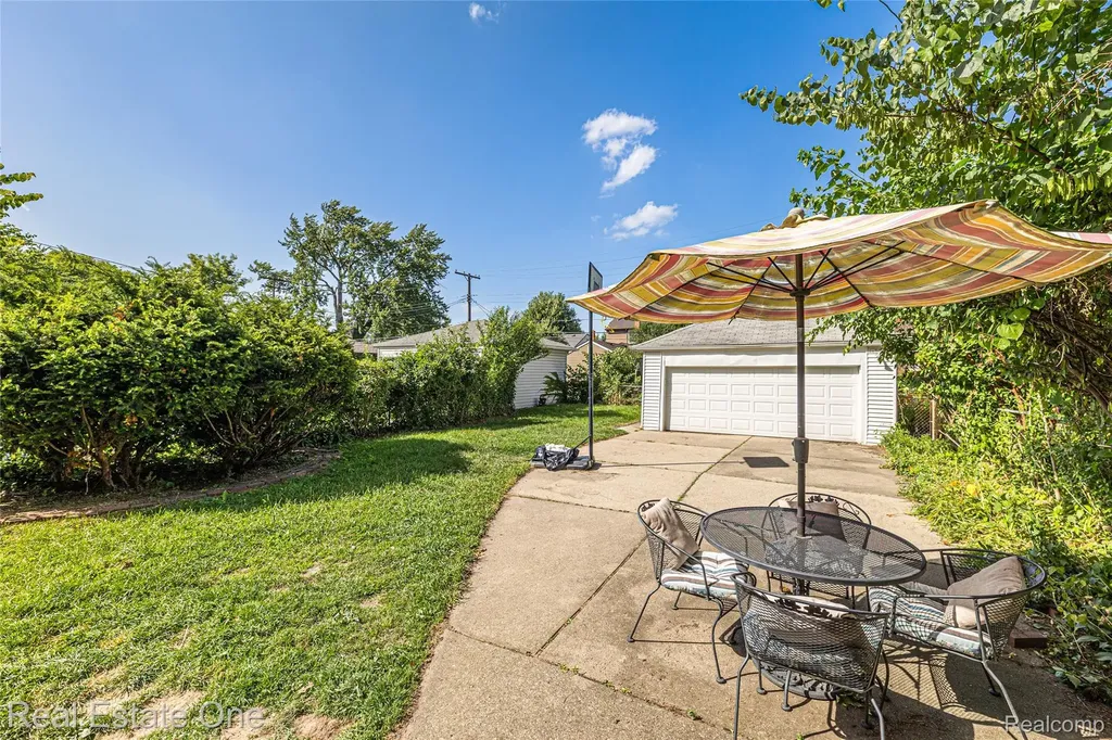 21546 Gregory Street Dearborn City MI 48124