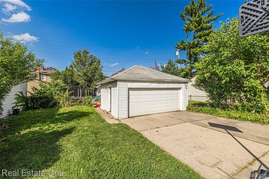 21546 Gregory Street Dearborn City MI 48124